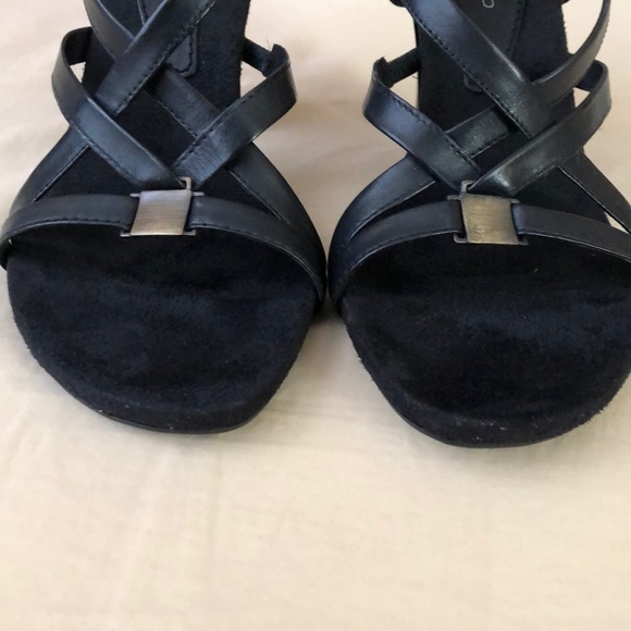 Bandolino 7 1/2 never worn black heels w box shoes - Picture 5 of 12